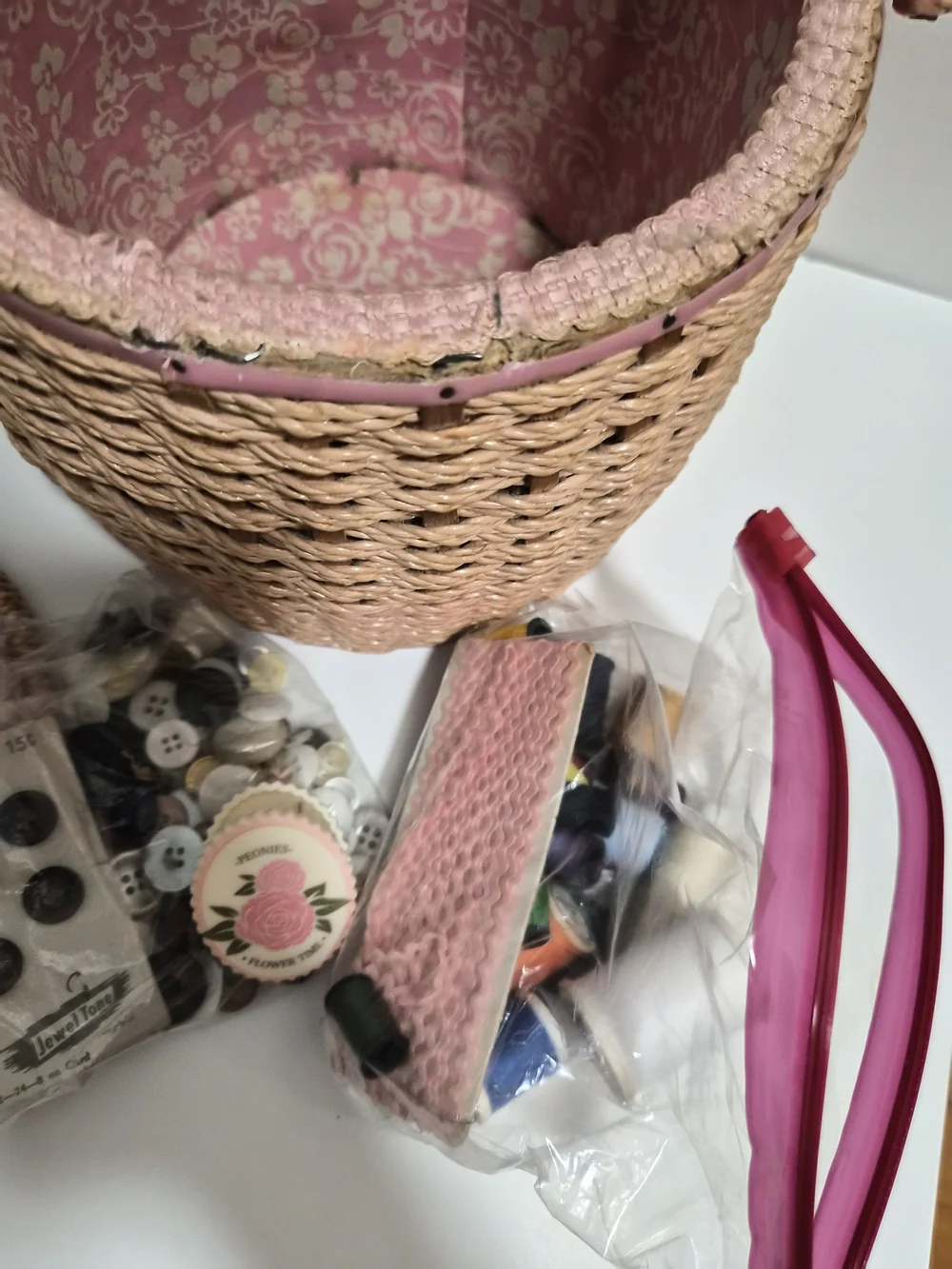 Woven Picnic Basket Purse with Pink Fabric Lid